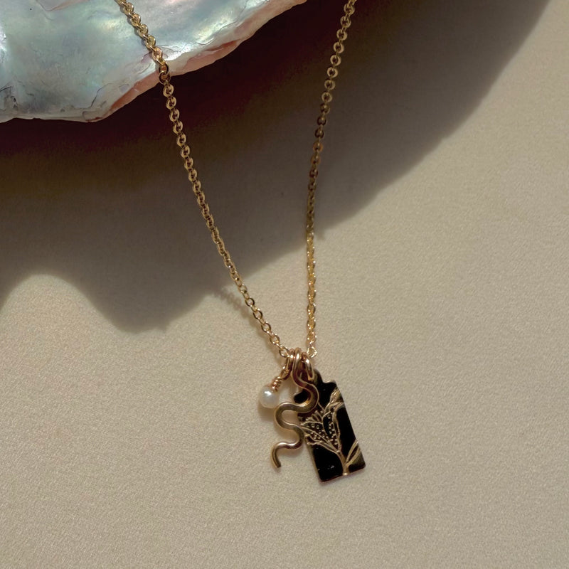 VIDA CHARM NECKLACE