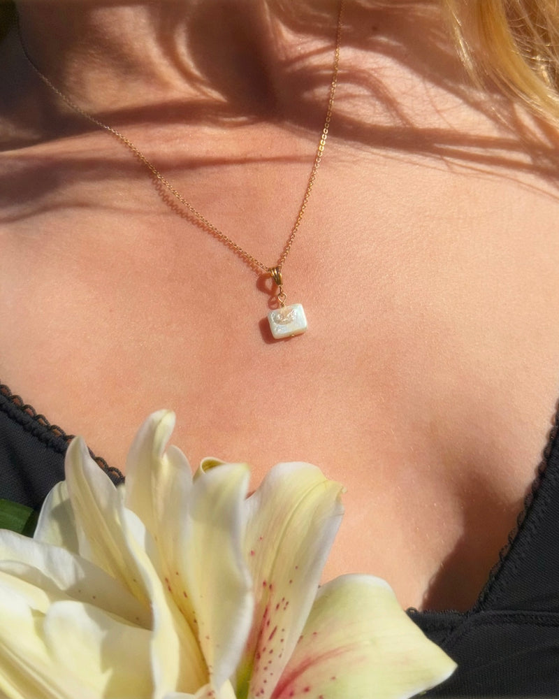 ELOWEN PEARL NECKLACE