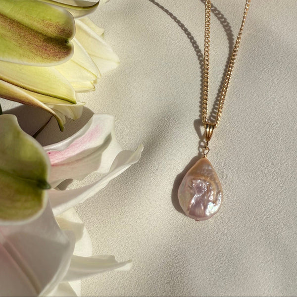 MINKE PEARL NECKLACE