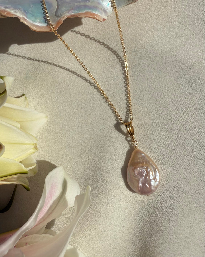 MINKE PEARL NECKLACE