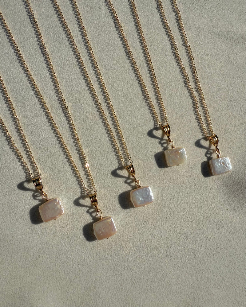 ELOWEN PEARL NECKLACE