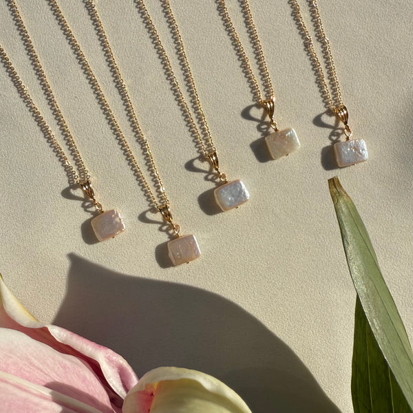 ELOWEN PEARL NECKLACE