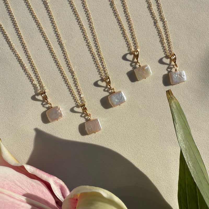 ELOWEN PEARL NECKLACE